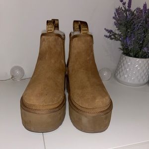Platform Ugg Chelsea boots